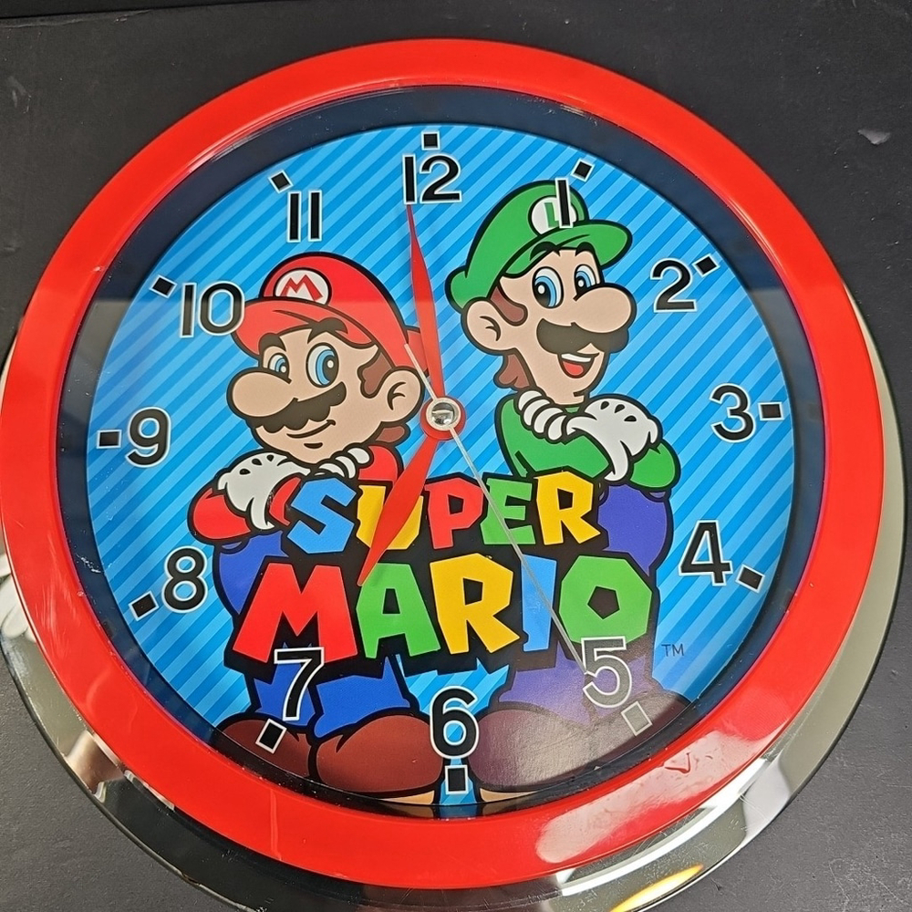 Nintendo Super Mario Bros & Luigi Gamer’s Red Wall Clock 10" 2023 Working